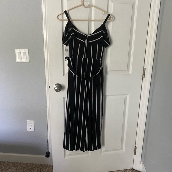 Black pinstripe jumpsuit cold shoulder - Picture 4 of 4